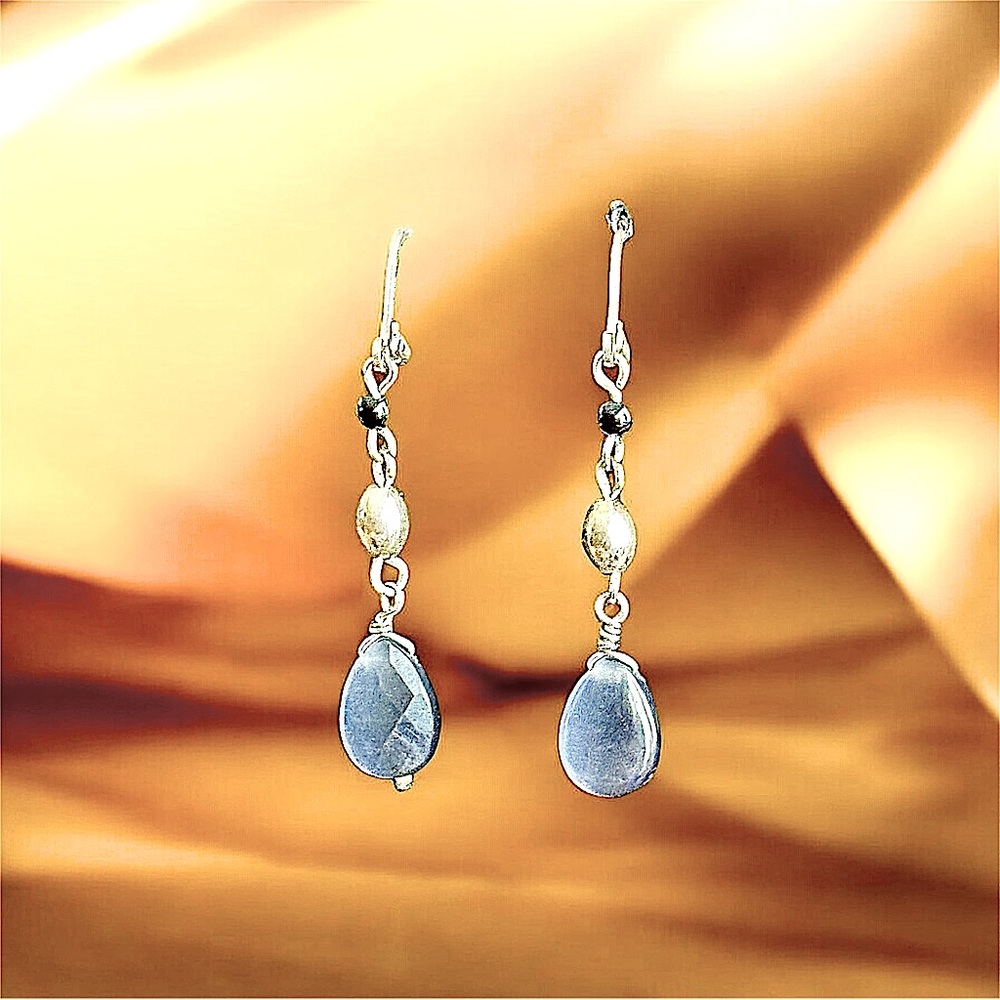 NWOT! STRIKING BLUE PENDENT DANGLE EARRINGS